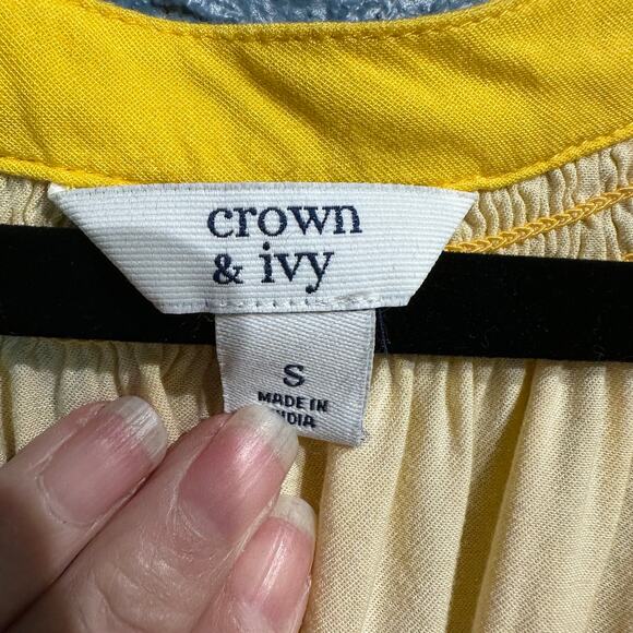 Crown & Ivy Size Small Blouse 3/4 Sleeve Smocked neckline V-Neck Striped - Picture 3 of 8